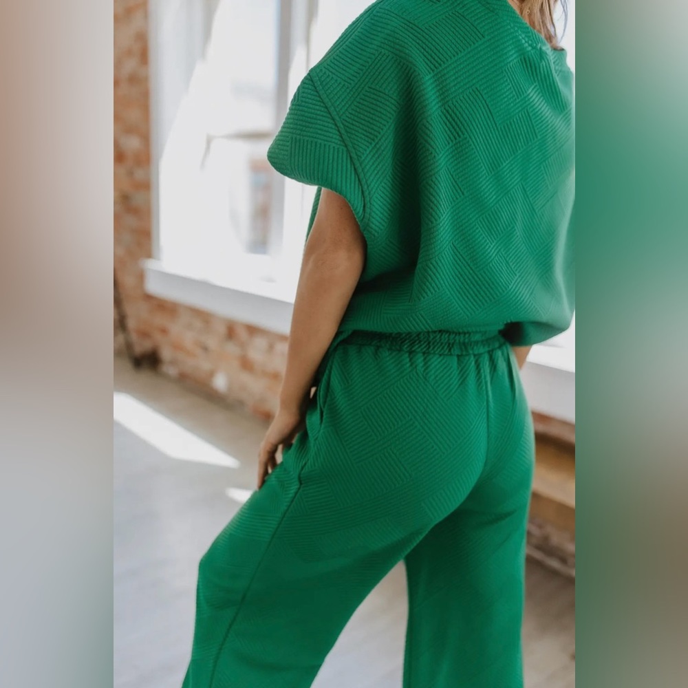 NWT - Textured Set - Picture 2 of 2